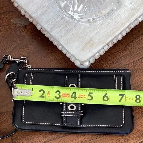 Coach vintage y2k black with silver hardware soho wristlet with lavender inside - Picture 16 of 16